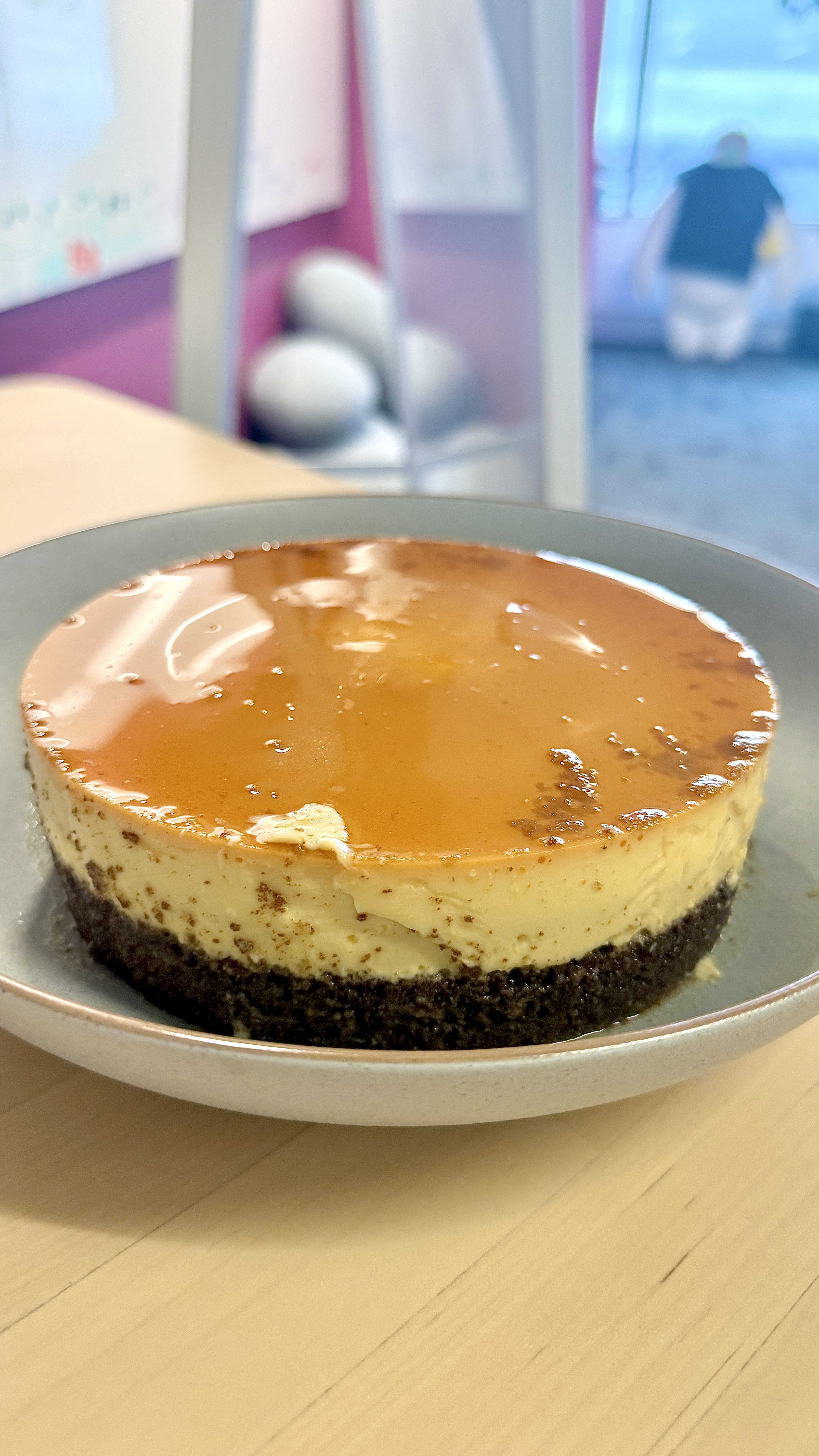 Hojicha sponge with pudding, whole